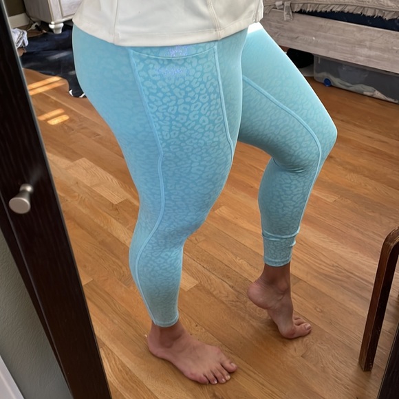 Tyc leggings in ice blue with animal print. - Picture 2 of 5